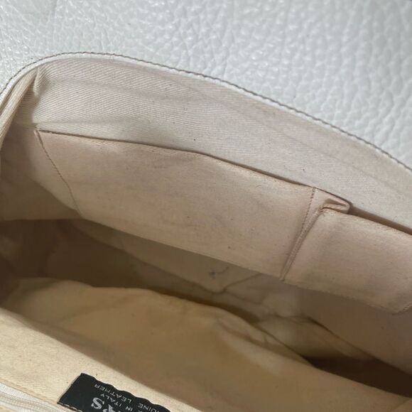 Guia’s made in Italy off white pebble leather Satchel with gold tone har… - Picture 10 of 12